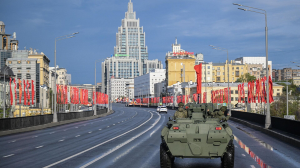 Более четырех тысяч декоративных элементов установят в Москве ко Дню Победы