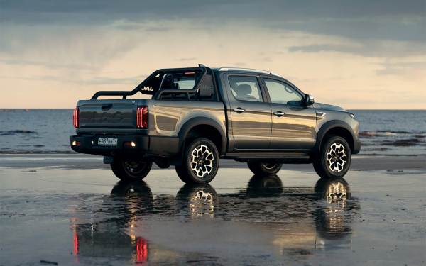 
            JAC T9 получит в России версию с дизелем. Характеристики и сроки
        