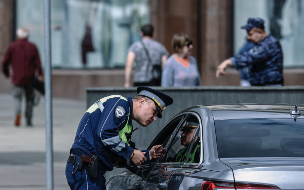 
            В России предложили запретить номера с тремя буквами. Что это значит
        