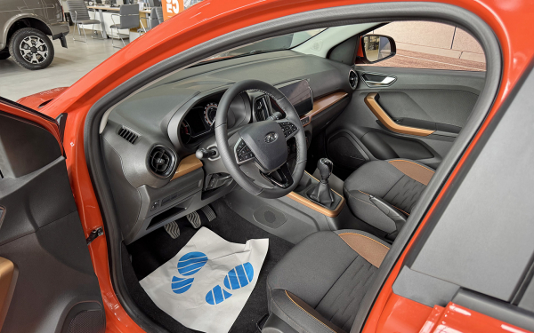 
            Почему до сих пор нельзя купить новую Lada Iskra. Дилеры назвали причины
        