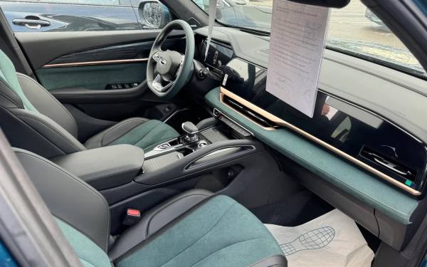 
            Официалы или параллельщики: у кого и почему выгоднее купить Geely Monjaro
        
