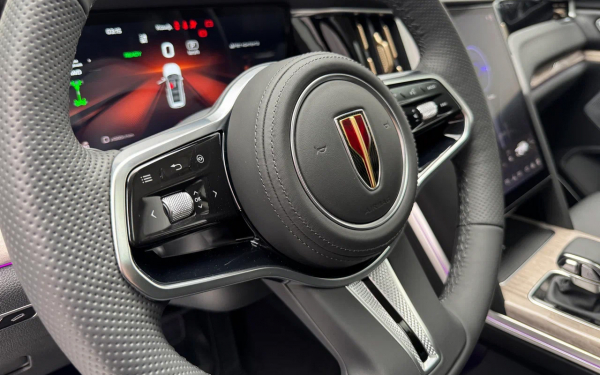 
            Hongqi HS7 2025: первые впечатления от большого кроссовера из Китая
        