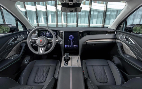 
            Hongqi HS7 2025: первые впечатления от большого кроссовера из Китая
        