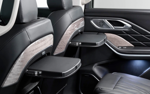 
            Hongqi HS7 2025: первые впечатления от большого кроссовера из Китая
        