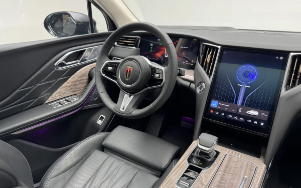 
            Hongqi HS7 2025: первые впечатления от большого кроссовера из Китая
        