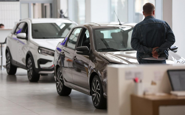 
            Российский авторынок упал на четверть. Данные Минпромторга
        