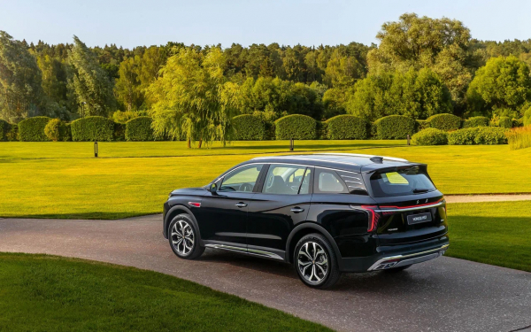 
            Hongqi HS7 2025: первые впечатления от большого кроссовера из Китая
        