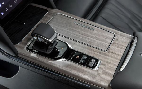
            Hongqi HS7 2025: первые впечатления от большого кроссовера из Китая
        