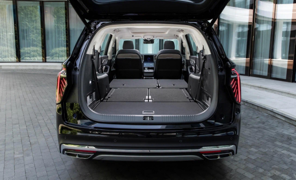 
            Hongqi HS7 2025: первые впечатления от большого кроссовера из Китая
        