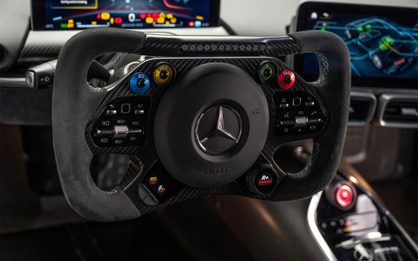 
            В России начали продавать редчайший Mercedes-Benz AMG One за 485 млн руб.
        