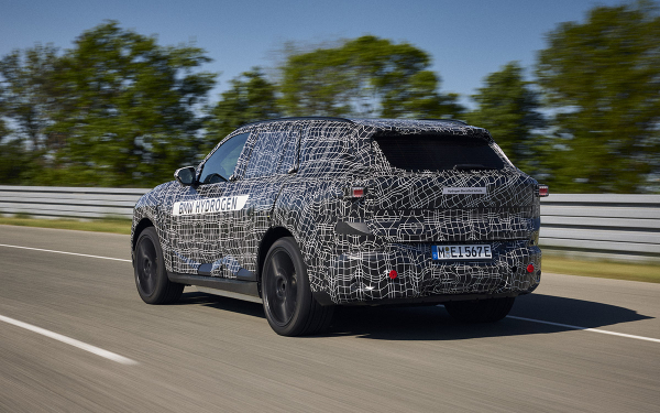 
            Вот так будет выглядеть новый BMW X5. Первые фото в &laquo;камуфляже&raquo;
        