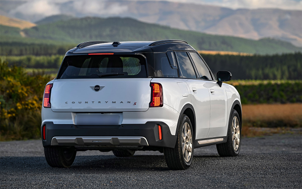 
            В России начали продавать новые Mini Countryman S. Подробности и цены
        