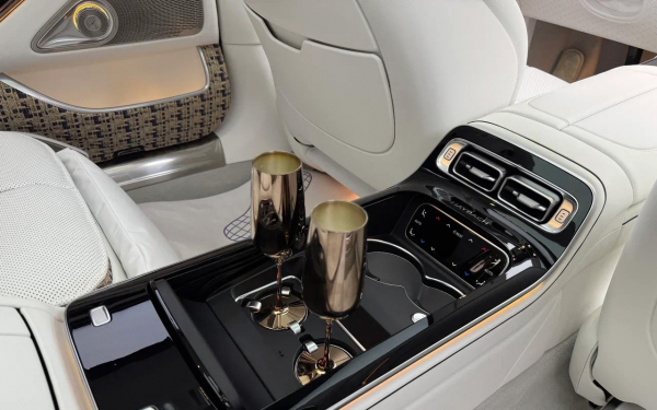 
            Роскошь&nbsp;&mdash; не порок. Мы познакомились с самым крутым Maybach на планете
        