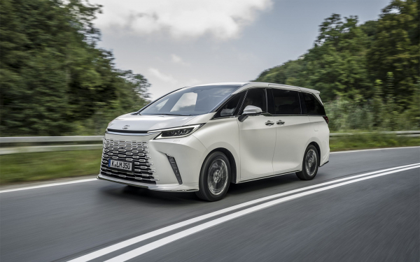 
            Lexus представил минивэн с шестью колесами
        