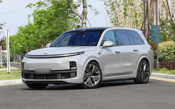 На кроссоверах Li Auto появился русский язык. Мы узнали подробности
На кроссоверах Li Auto появился русский язык. Мы узнали подробности