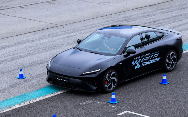 Автомобили Exeed испытали на гоночном треке. Результаты
Автомобили Exeed испытали на гоночном треке. Результаты