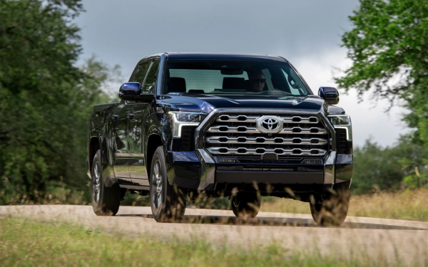 
            Toyota отзовет почти 400 тыс. автомобилей. Причина в камере заднего вида
        