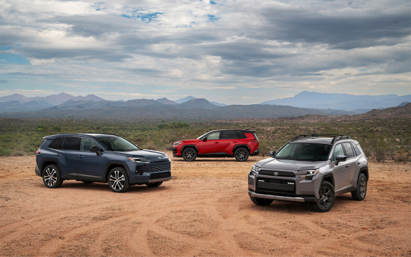 
            Эволюция без революции. Первое знакомство с Toyota RAV4 нового поколения
        