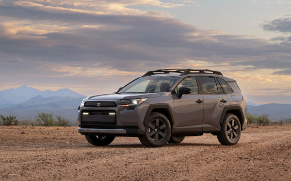
            Эволюция без революции. Первое знакомство с Toyota RAV4 нового поколения
        