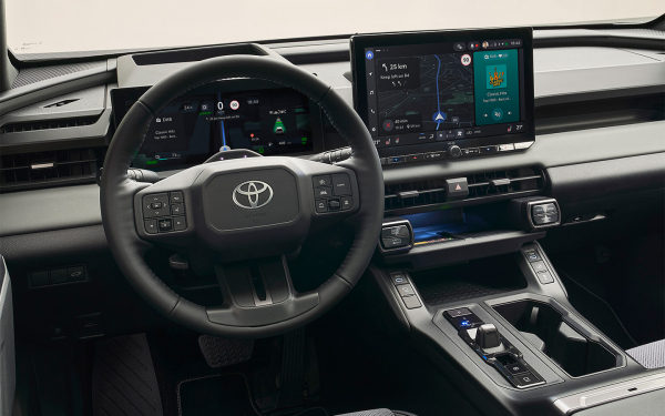 
            Эволюция без революции. Первое знакомство с Toyota RAV4 нового поколения
        