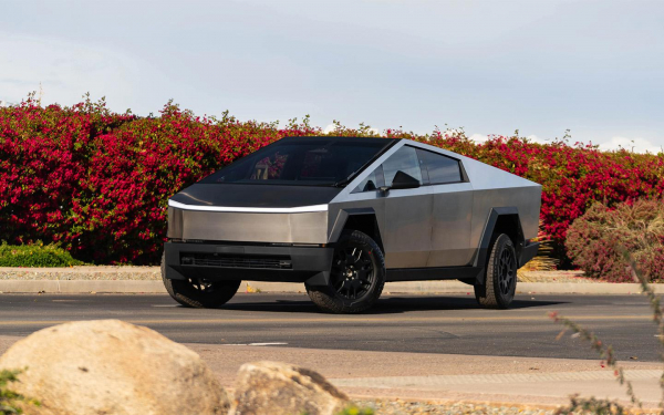 
            Tesla направит в сервис более 63 тыс. Cybertruck. Вот в чем причины
        