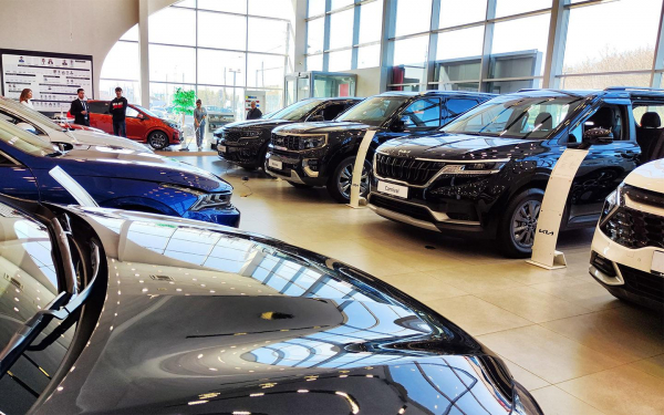 
            Сколько машин продадут в России в 2025 году. Прогноз главы &laquo;Автостата&raquo;
        
