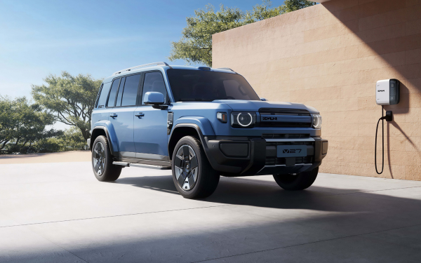 
            Бренд iCaur раскрыл подробности первого кроссовера. Он похож на Defender
        