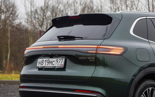 
            Берегите бензин. Тест первого гибридного кроссовера  Geely EX5 EM-i
        