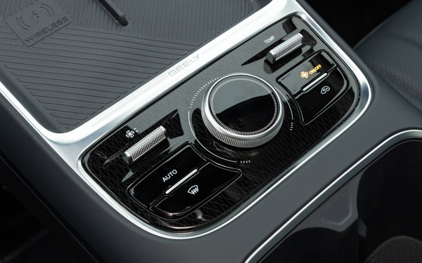 
            Берегите бензин. Тест первого гибридного кроссовера  Geely EX5 EM-i
        