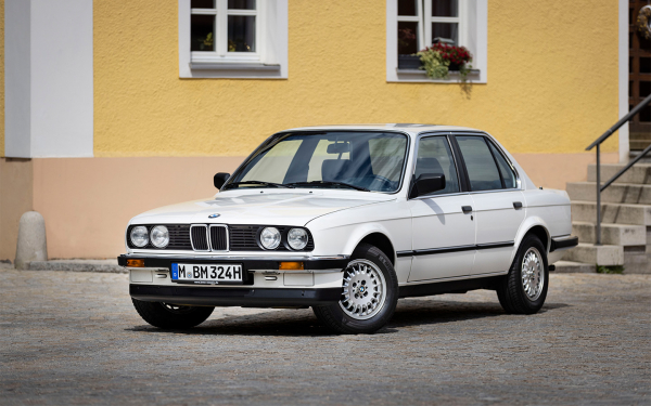 
            BMW 3 Series&nbsp;&mdash; 50 лет. Мы вспомнили самые интересные &laquo;тройки&raquo; в истории
        