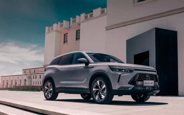 
            BAIC остановил производство двух моделей в России. Мы узнали, в чем дело
        