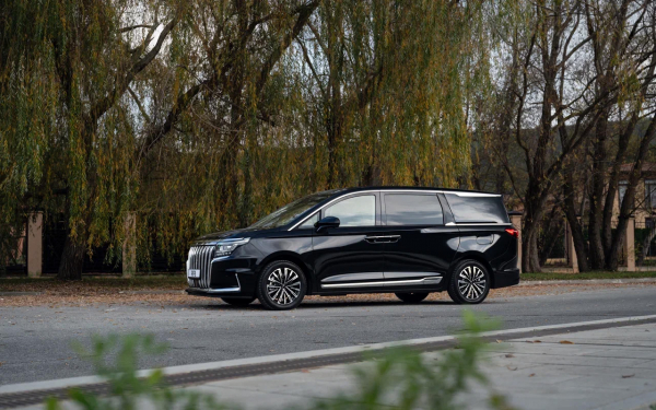 
            Хочет быть премиальнее. Тест китайского вэна JAC RF8 российской сборки
        