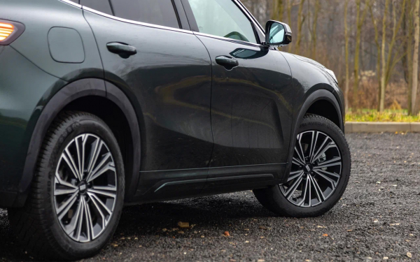 
            Берегите бензин. Тест первого гибридного кроссовера  Geely EX5 EM-i
        