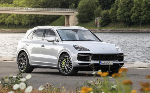 
            Porsche направит в сервис более 173 тыс. автомобилей. Что с ними не так
        