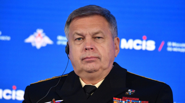 Патриарх Кирилл наградил адмирала Костюкова орденом Димитрия Донского I степени Патриарх Кирилл наградил адмирала Костюкова орденом Димитрия Донского I степени