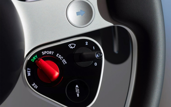 Экс-дизайнер Apple сделал салон для новой Ferrari. Что из этого вышло
Экс-дизайнер Apple сделал салон для новой Ferrari. Что из этого вышло