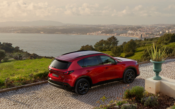 
            &laquo;Спорные решения&raquo;. Чем удивляет Mazda CX-5 третьего поколения
        
