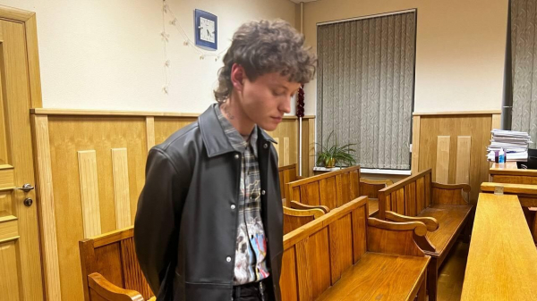 Шарлот вступил в музыкальный коллектив колонии, исполняющий патриотические песни Шарлот вступил в музыкальный коллектив колонии, исполняющий патриотические песни