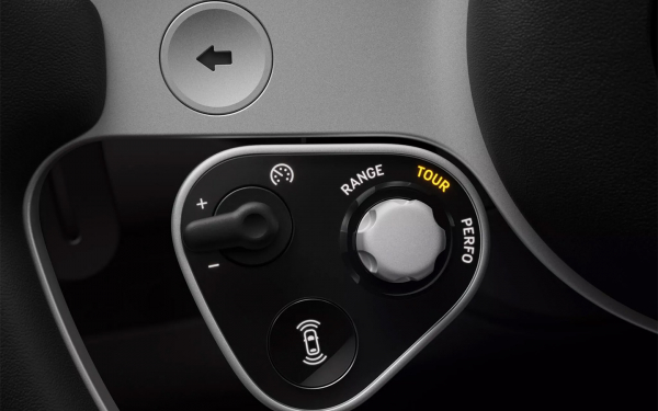 Экс-дизайнер Apple сделал салон для новой Ferrari. Что из этого вышло
Экс-дизайнер Apple сделал салон для новой Ferrari. Что из этого вышло