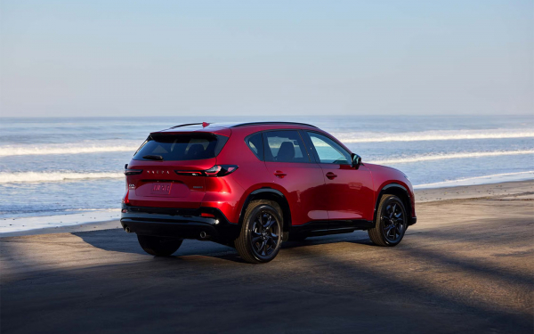 
            &laquo;Спорные решения&raquo;. Чем удивляет Mazda CX-5 третьего поколения
        