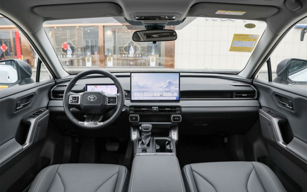 
            Toyota Wildlander вернется в Россию. Что нужно знать о кроссовере
        