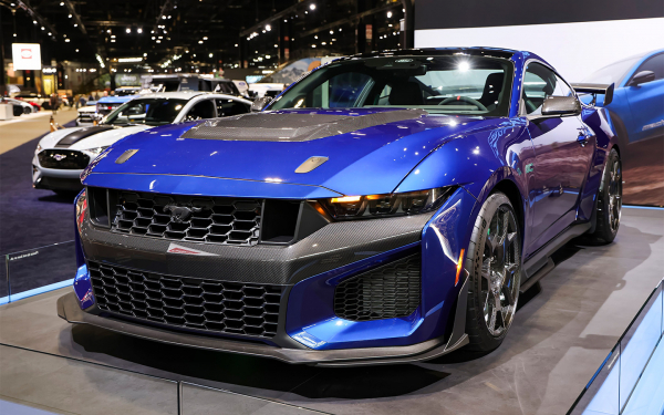 
            Розетка против V8. Самые яркие премьеры автосалона в Чикаго&nbsp;&mdash; 2026
        