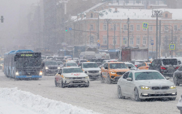 
            Сложнейший день для водителей. Фото последствий снегопада в Москве
        