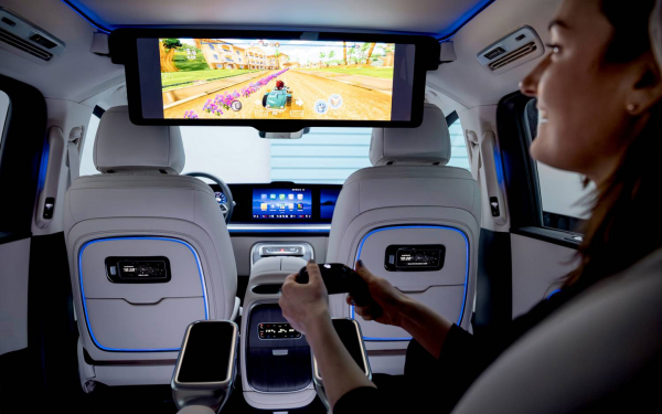
            Камера для звонков и фары-звезды. Mercedes-Benz показал новый минивэн VLE
        