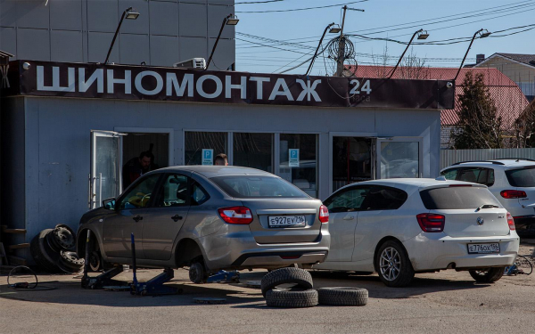 
            &laquo;Температура не устойчива&raquo;. Москвичей призвали не менять резину на летнюю
        