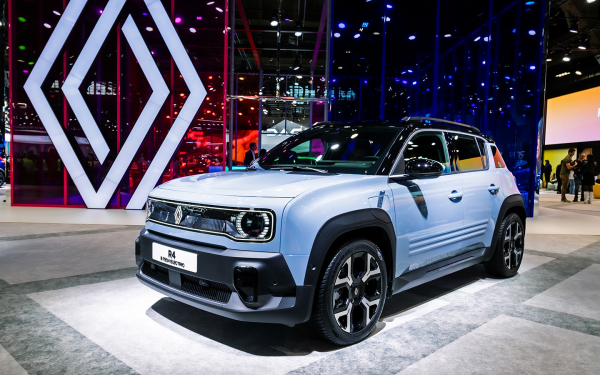 
            Каскад премьер, сокращение &laquo;китайцев&raquo; и провал Porsche. Главное за неделю
        