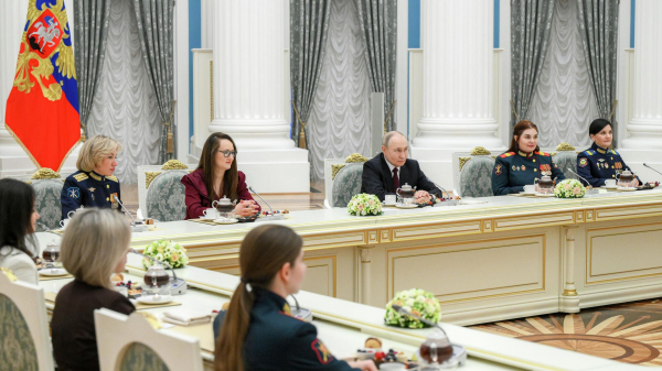Путин спросил у Муллагалиевой о взаимодействии гражданской и военной медицины Путин спросил у Муллагалиевой о взаимодействии гражданской и военной медицины