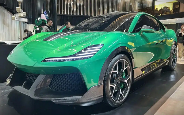 
            Каскад премьер, сокращение &laquo;китайцев&raquo; и провал Porsche. Главное за неделю
        