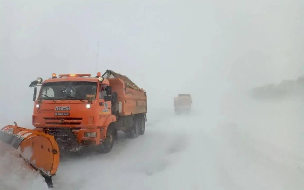 
            На Алтае ограничили проезд по трассам из-за метелей. Список перекрытий
        