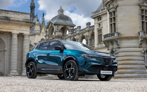 
            Hyundai представил новый хетчбэк. Главные факты о модели Ioniq 3
        